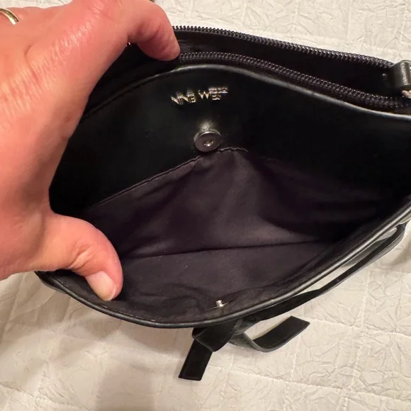 Nine West Elegant Black Crossbody Bag - Picture 2 of 8